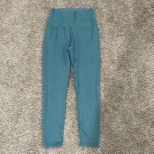 Born Primitive size medium teal leggings